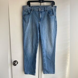 Mott & Bow women’s slim straight boyfriend jeans Size 32x28 med wash